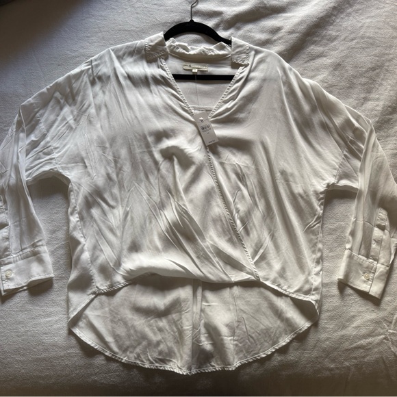 Lou and Grey Collared Oversized V-Neck Top - Picture 4 of 4